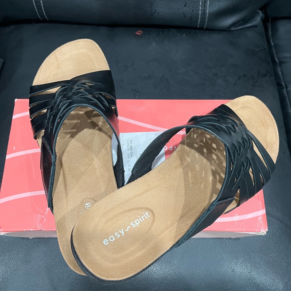 Easy Spirit Black and Tan Casual Sandals